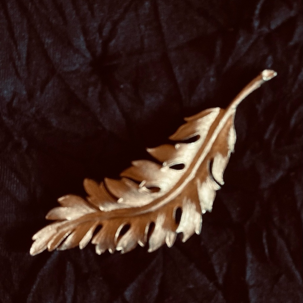 “ CORO Vintage “ Leaf Brooch “